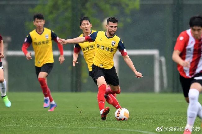 莱尔马左路下底横传门前宽萨将球解围，随后裁判经过var提示宽萨解围时踢倒马特塔判罚点球，马特塔主罚点球破门，水晶宫1-0利物浦。